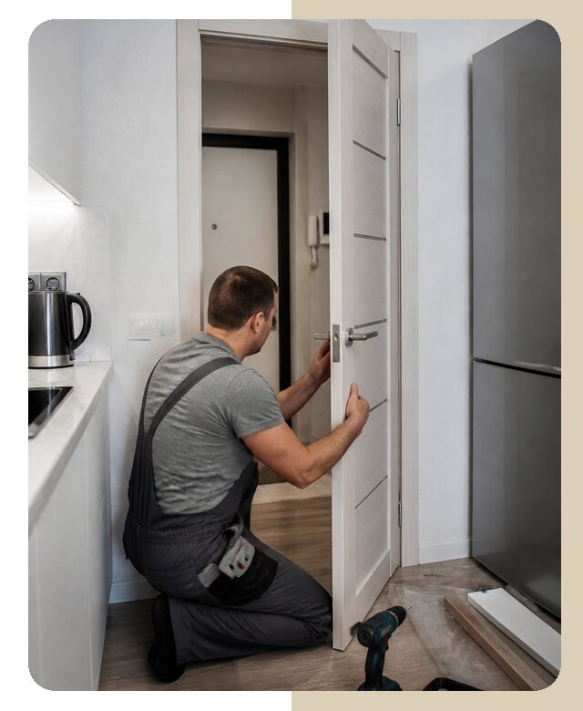 Установка двери на кухню в Новоалтайске по цене от 4601 р. | ДвериЛегко-Нвл